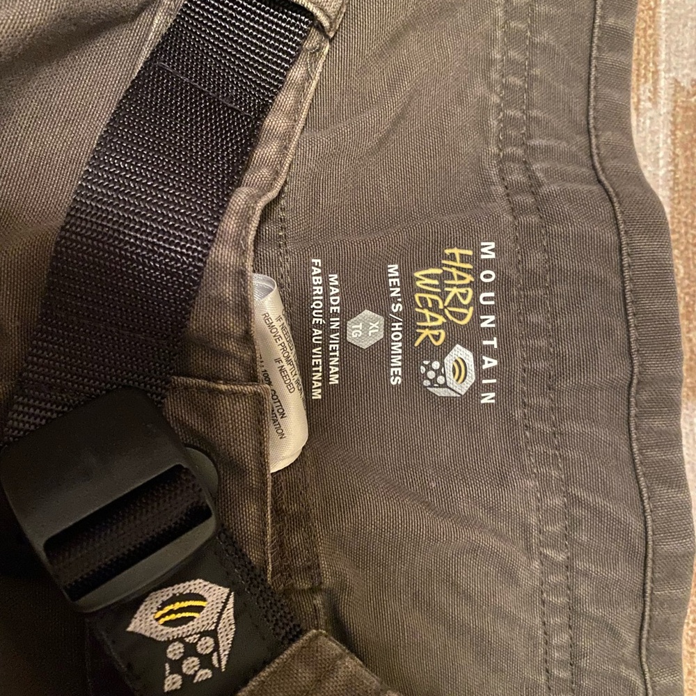 Mountain Hardwear Olive Hiking Shorts XL
